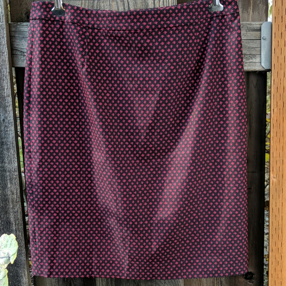Halogen skirt black and berry red houndstooth